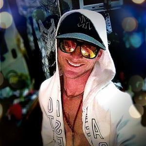 Meet your Posher, Adam